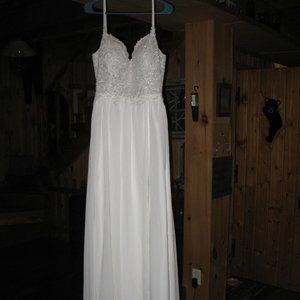 Levatir size 12 bridal NWOT
